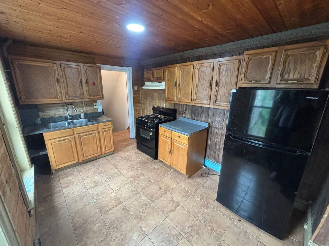 528 W Wyoming St - Photo 2 of 12