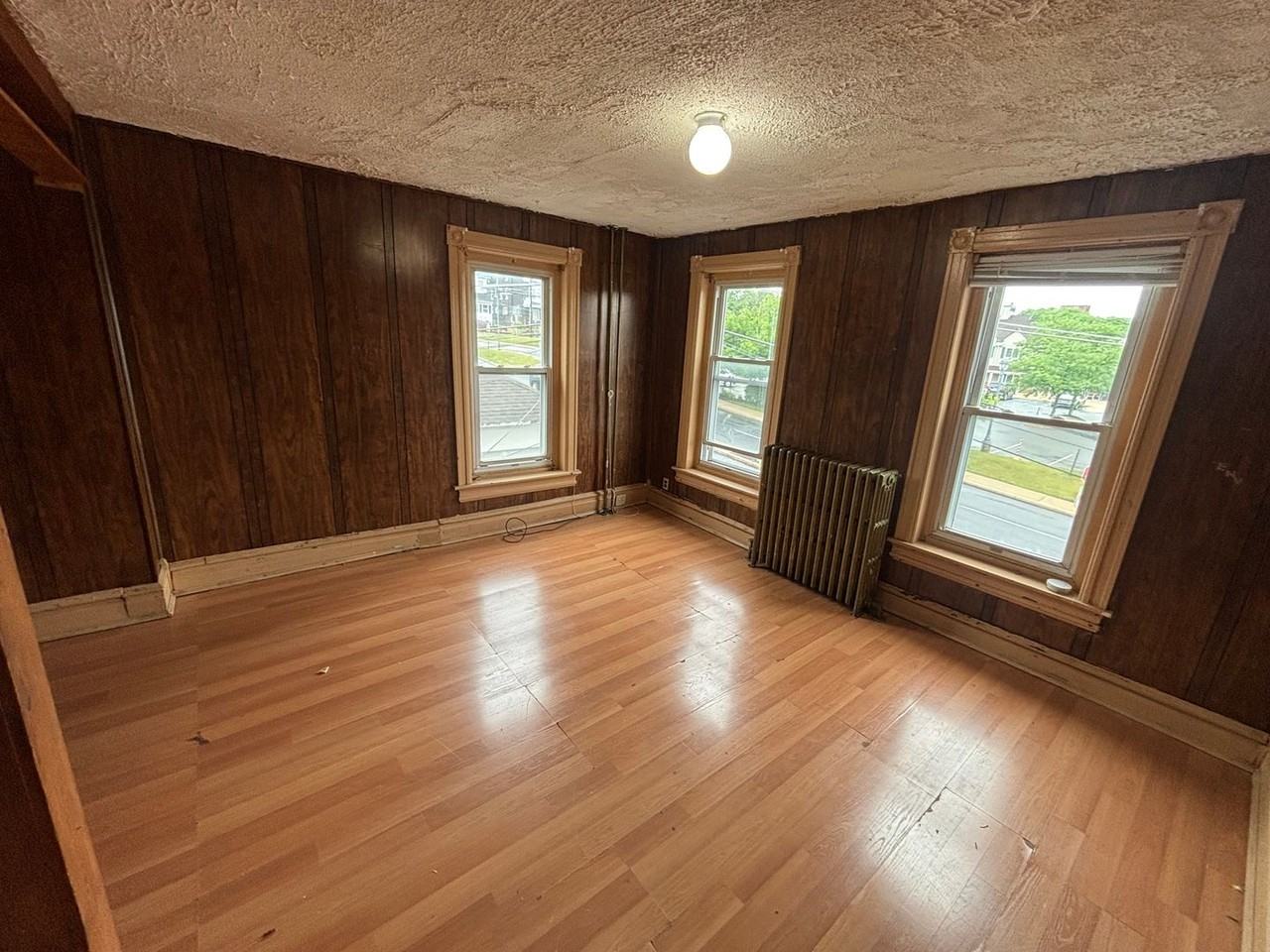 528 W Wyoming St - Photo 4 of 12