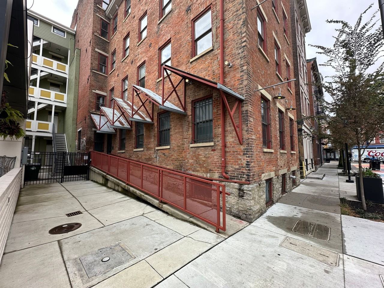 209 Woodward St - Photo 2 of 20