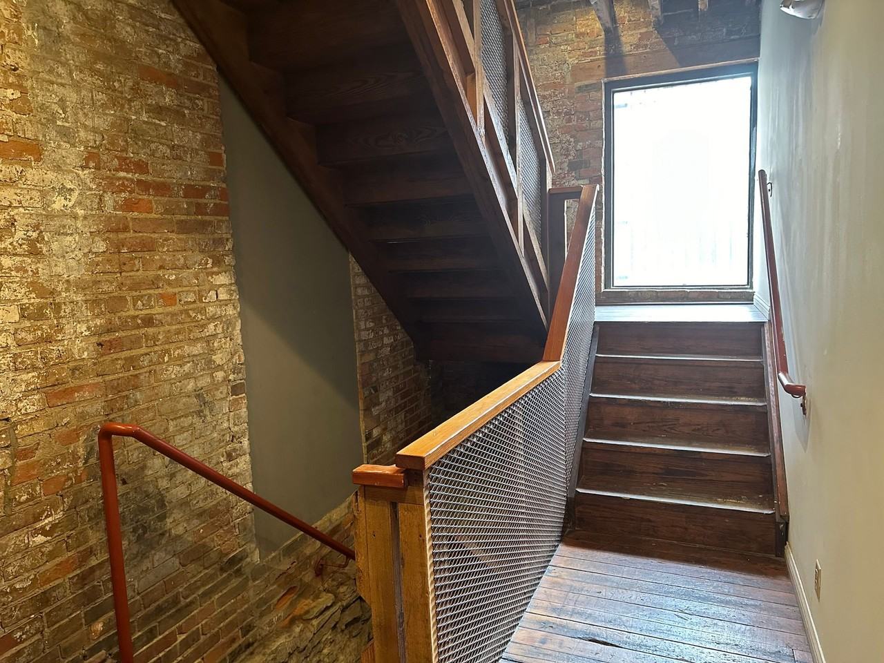 209 Woodward St - Photo 3 of 20