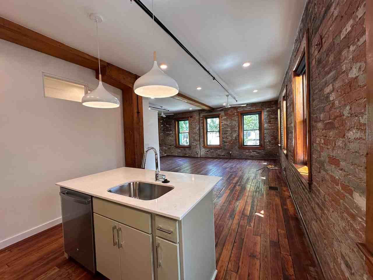 209 Woodward St - Photo 5 of 20