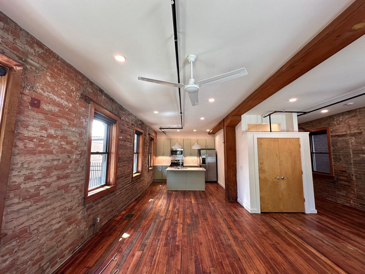 209 Woodward St - Photo 6 of 20