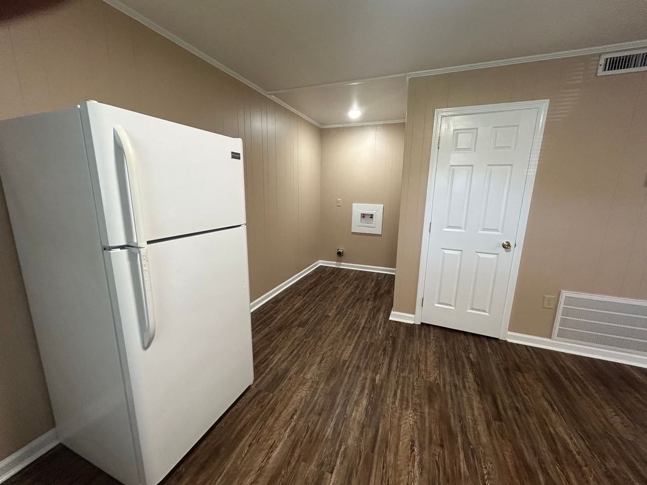 250 N Washington Ave #21 - Photo 4 of 7
