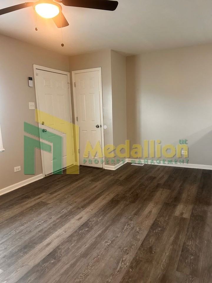 8358 S Morgan St - Photo 3 of 28