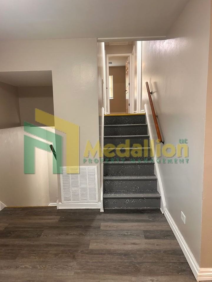 8358 S Morgan St - Photo 5 of 28