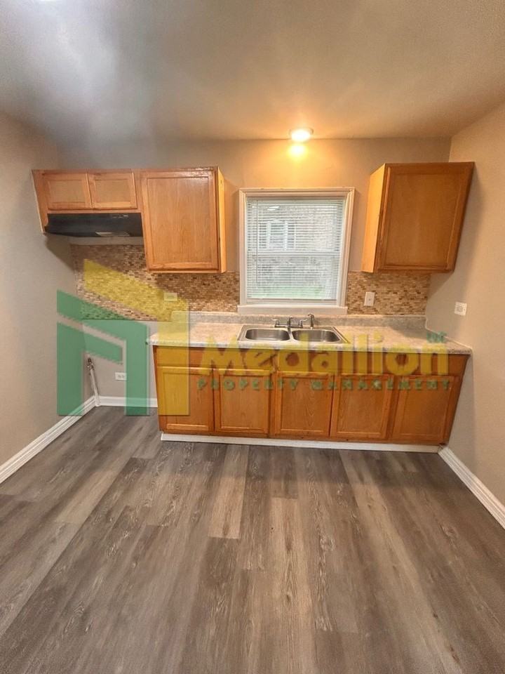 8358 S Morgan St - Photo 6 of 28