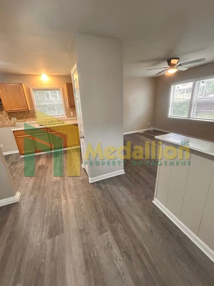 8358 S Morgan St - Photo 7 of 28