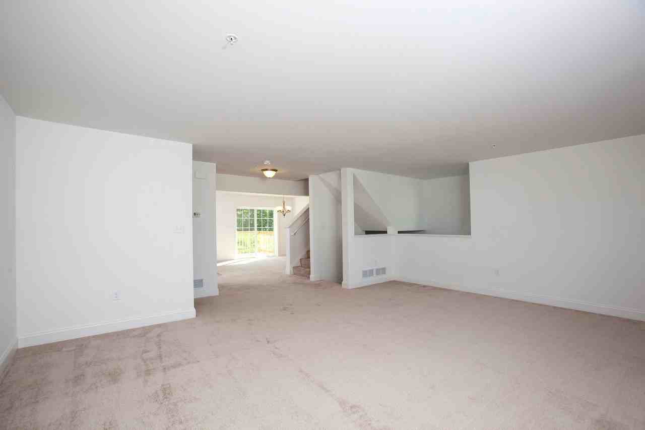 2327 Bartlett Rd - Photo 5 of 10