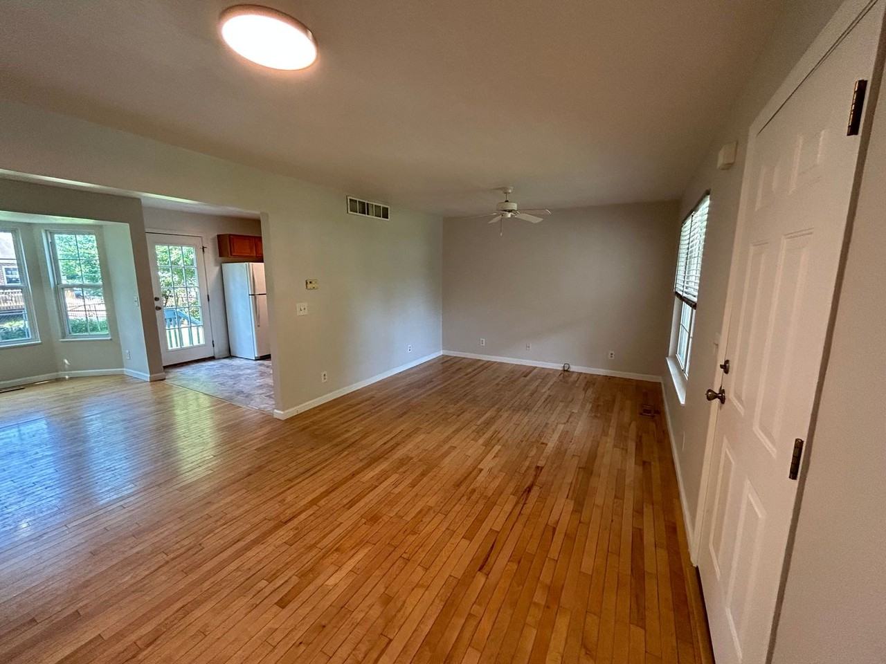 3217 Daytona Ave - Photo 5 of 18