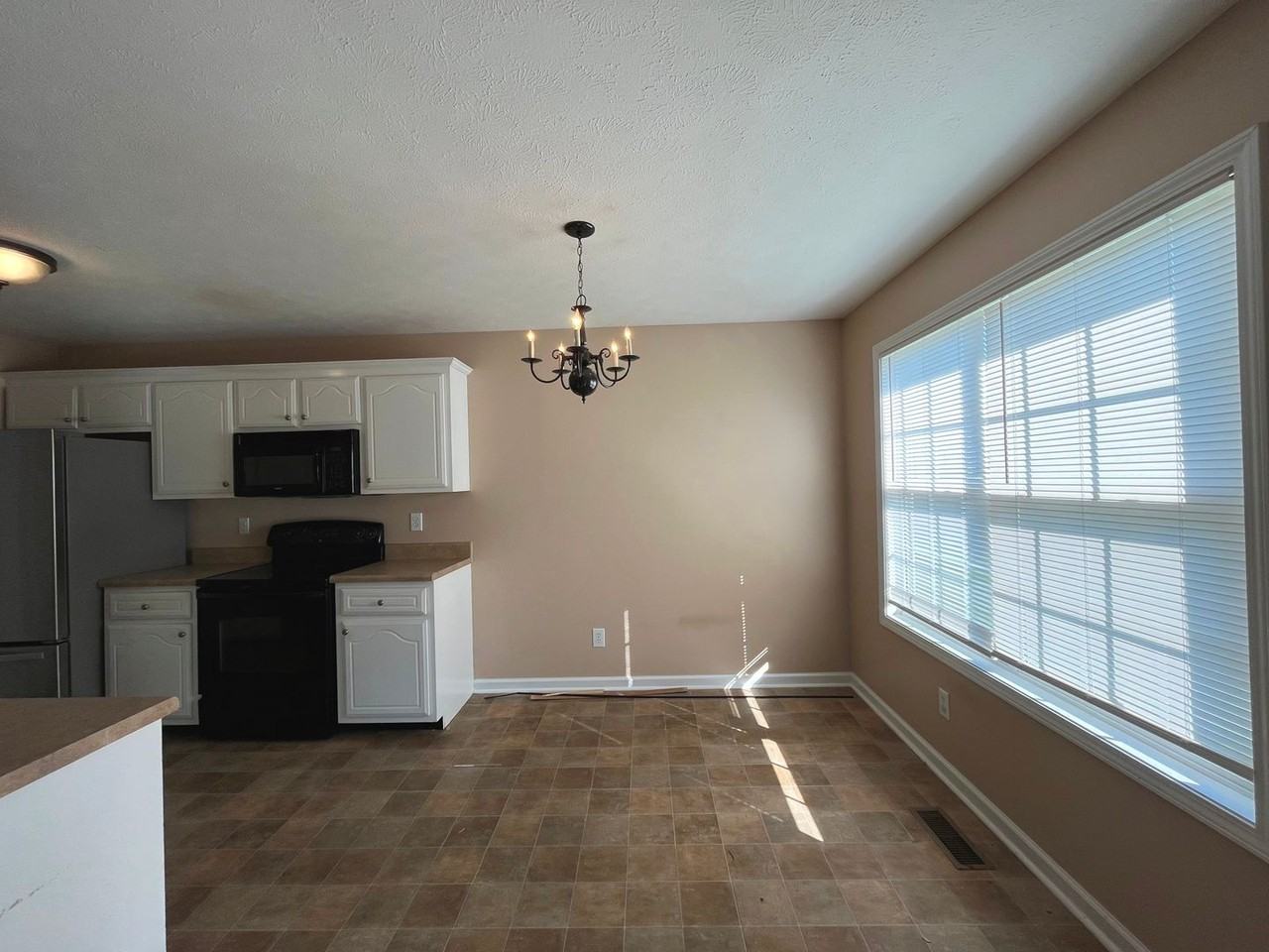 1547 Tylertown Rd - Photo 4 of 15