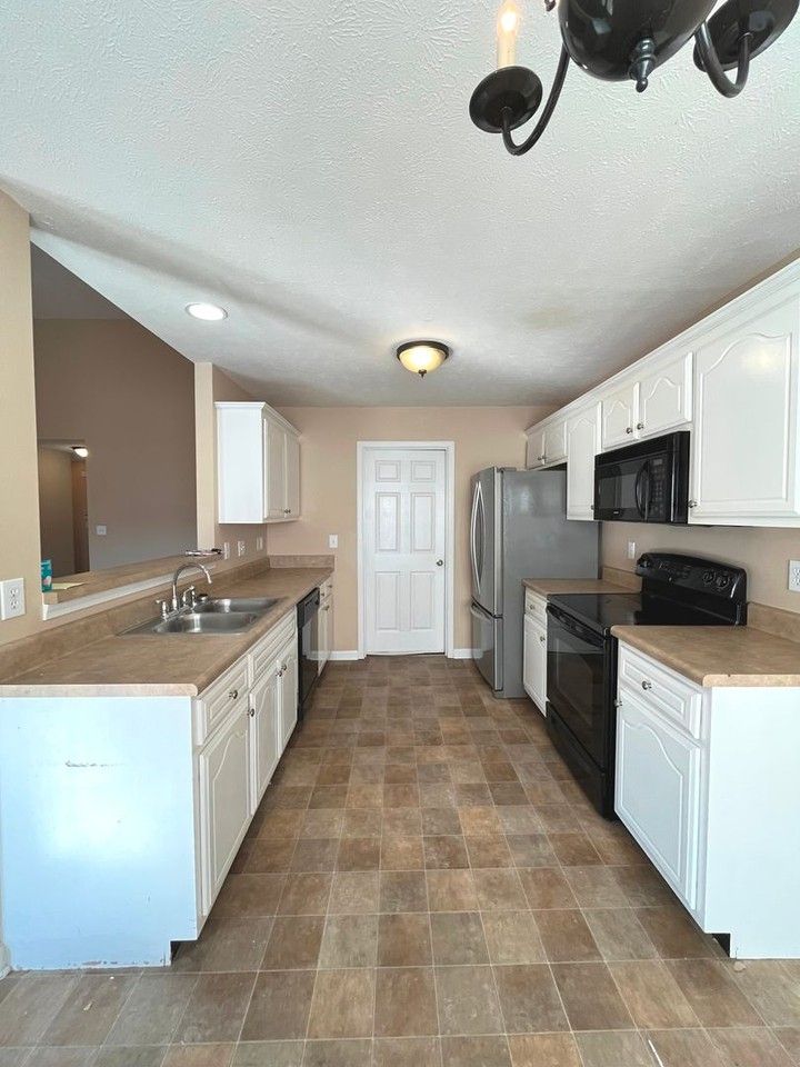1547 Tylertown Rd - Photo 5 of 15