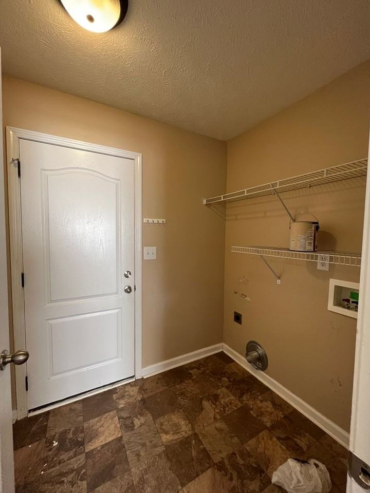 1547 Tylertown Rd - Photo 6 of 15