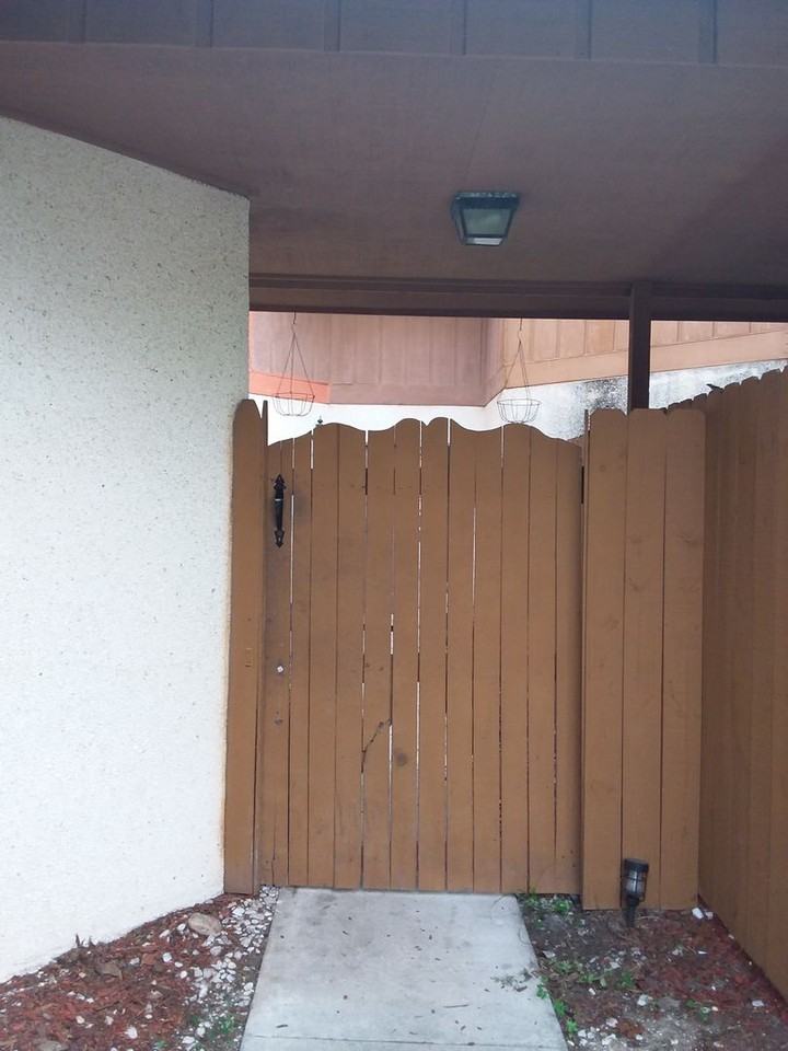 10041 Romaine Cir N - Photo 2 of 28