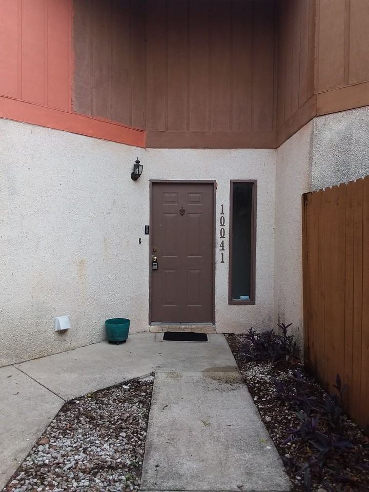 10041 Romaine Cir N - Photo 3 of 28
