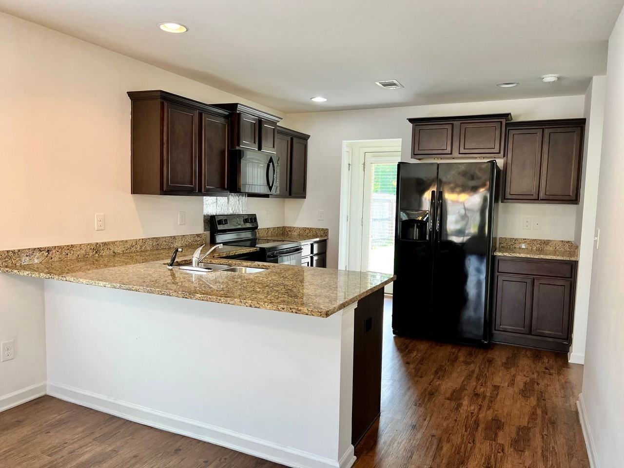 16406 Waterbury Ln - Photo 4 of 16