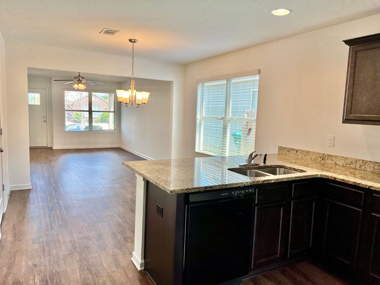 16406 Waterbury Ln - Photo 5 of 16