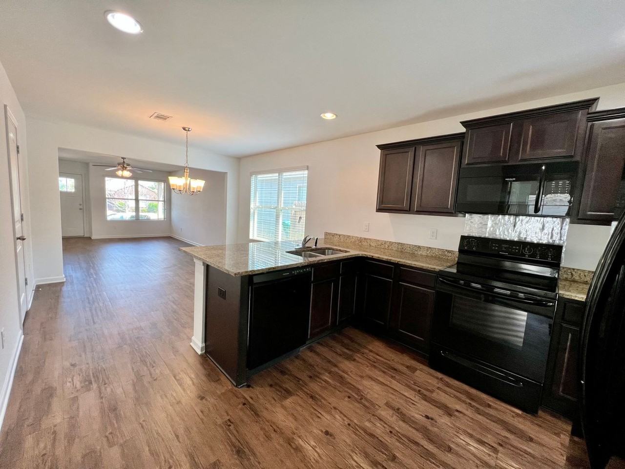 16406 Waterbury Ln - Photo 6 of 16