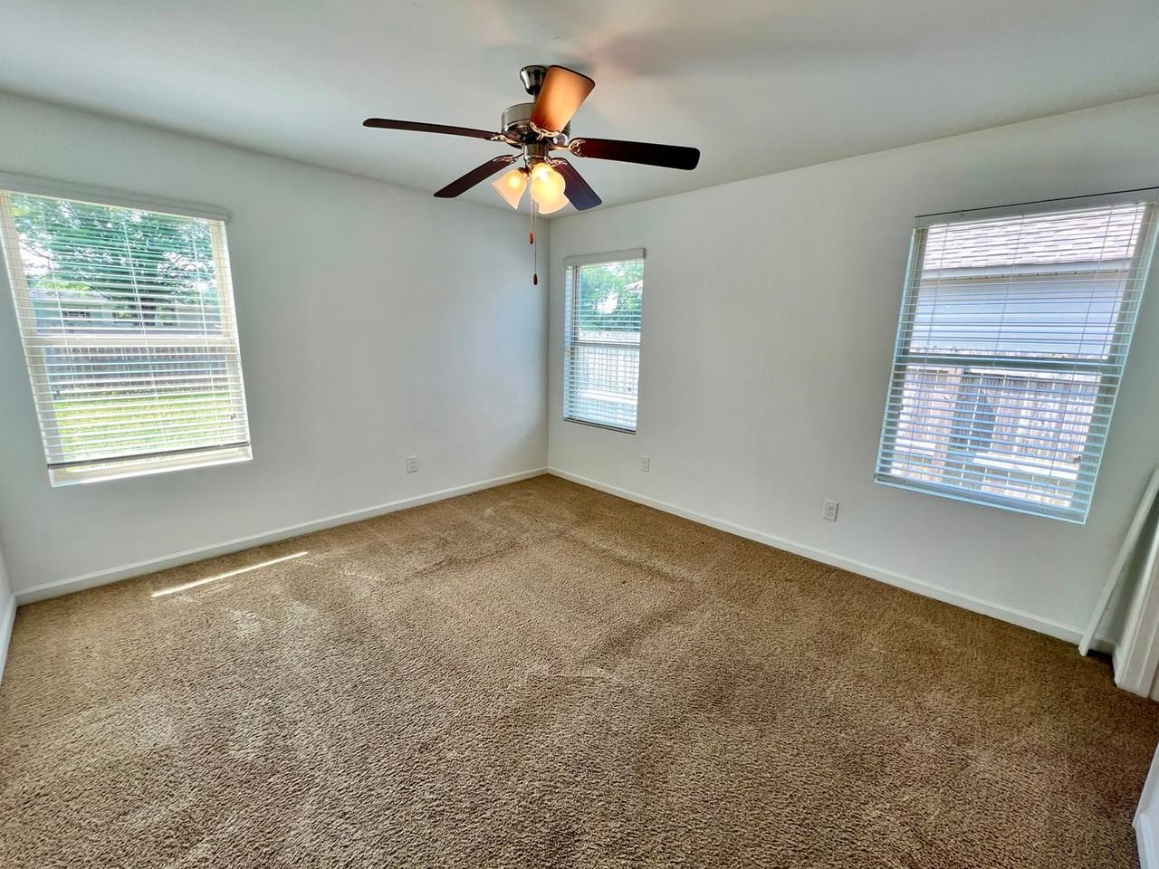 16406 Waterbury Ln - Photo 7 of 16