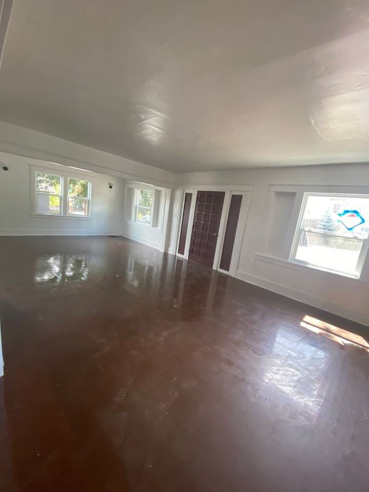 635 N 9th St - Photo 3 of 11