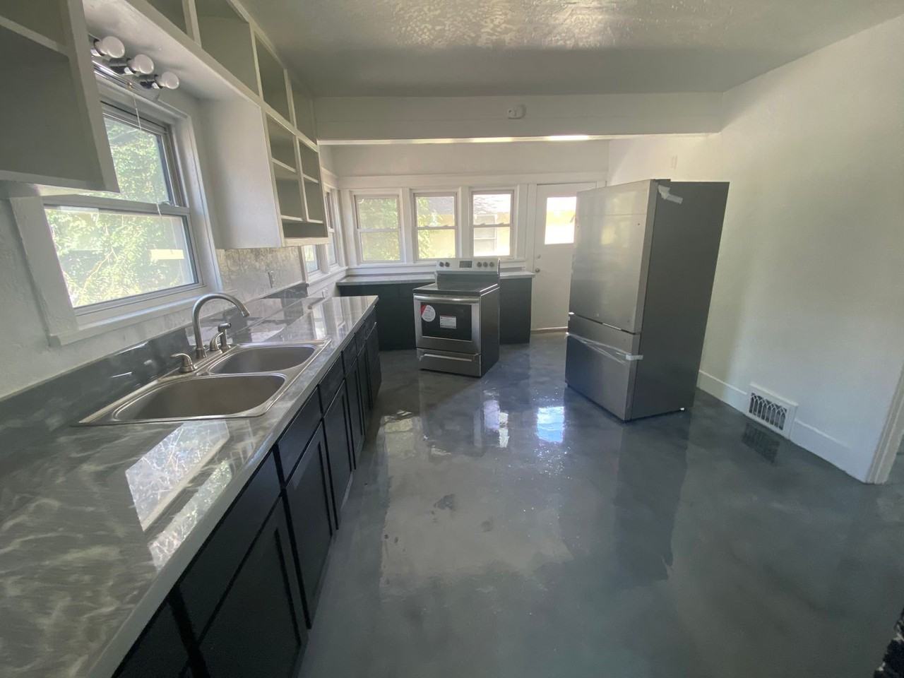 635 N 9th St - Photo 6 of 11