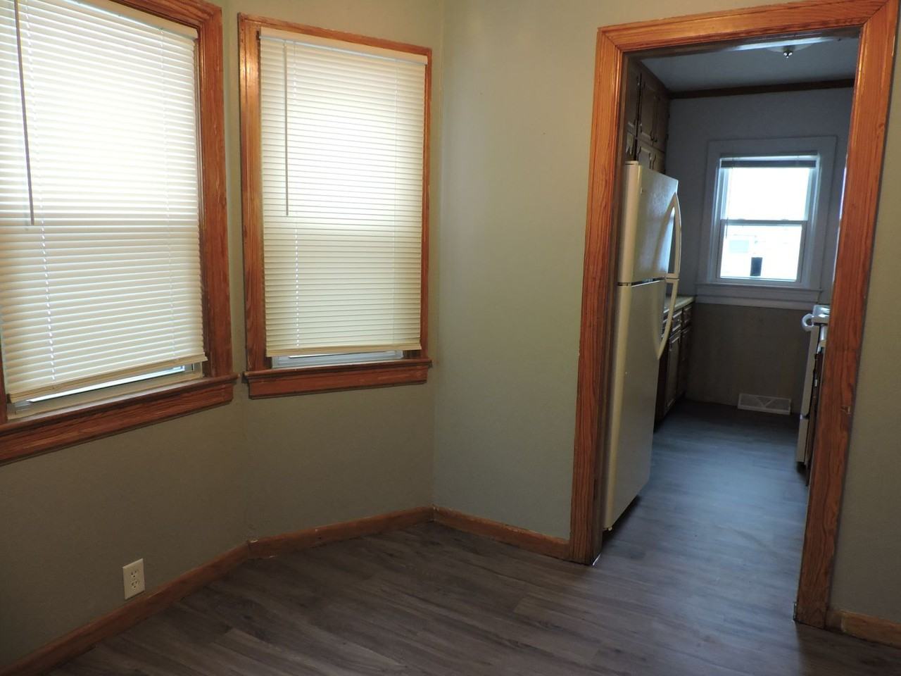 717 Dawson St - Photo 4 of 9