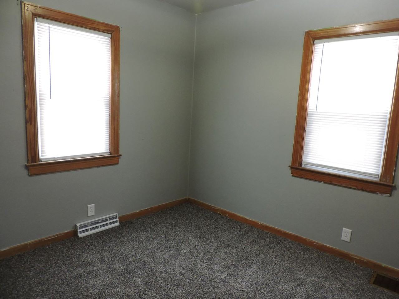 717 Dawson St - Photo 6 of 9