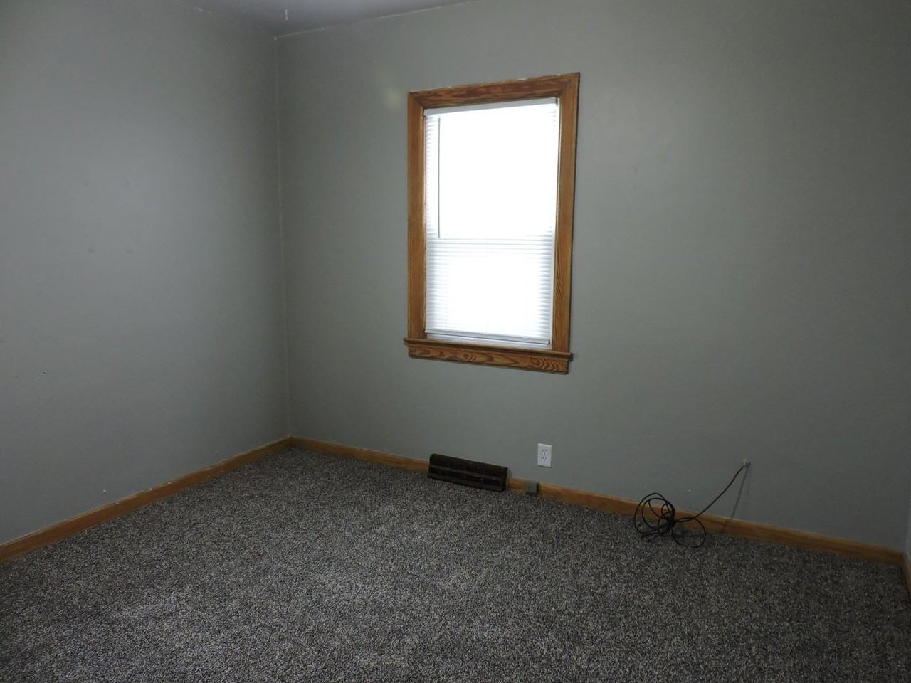 717 Dawson St - Photo 7 of 9