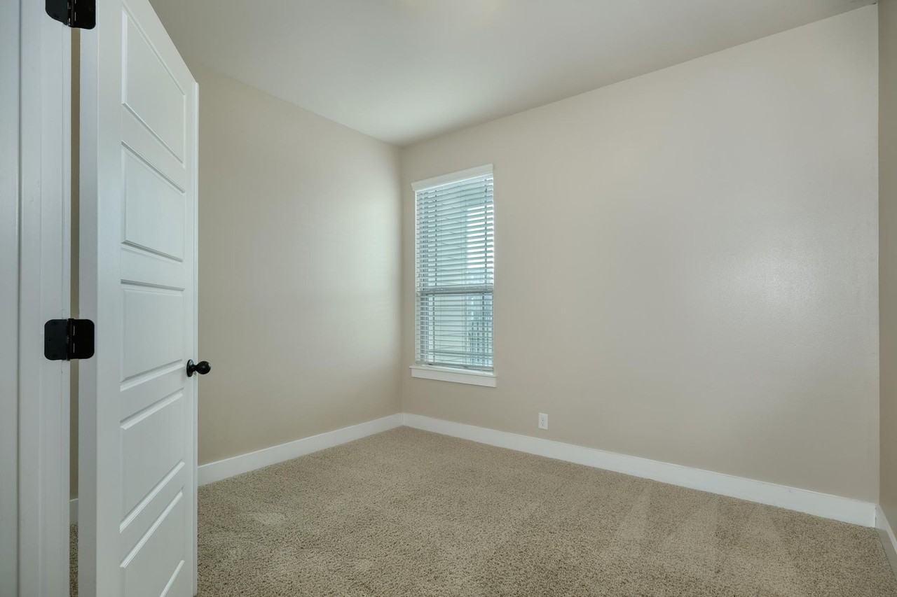 7320 Easy Wind Dr - Photo 6 of 12