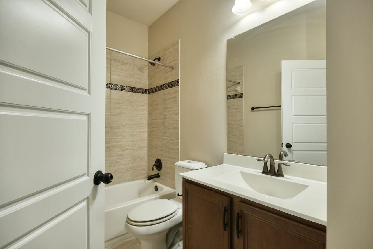 7320 Easy Wind Dr - Photo 7 of 12