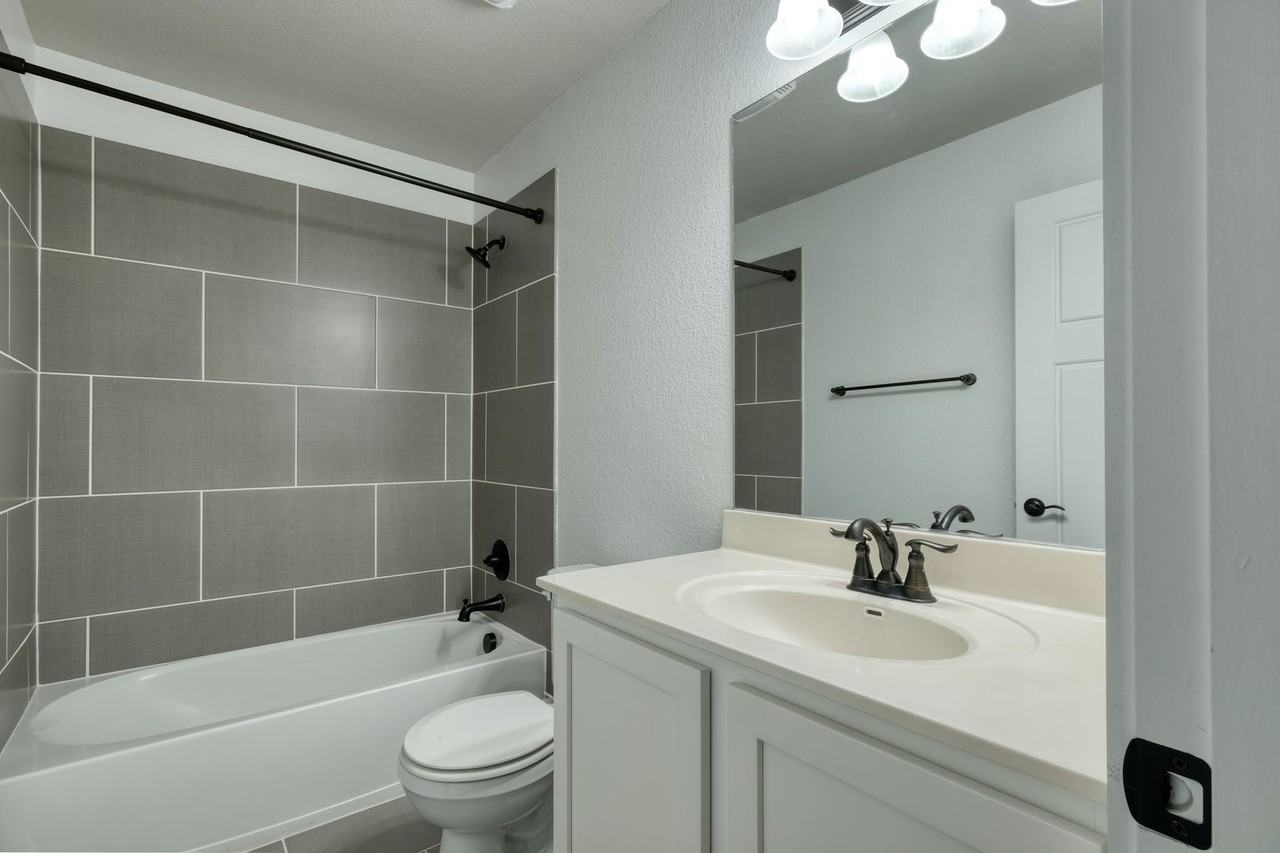 11233 Avery Station Loop - Photo 4 of 12