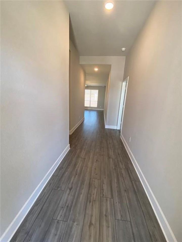 5754 Red Fish Ct - Photo 4 of 31