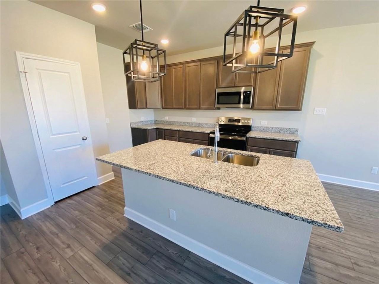 5754 Red Fish Ct - Photo 7 of 31
