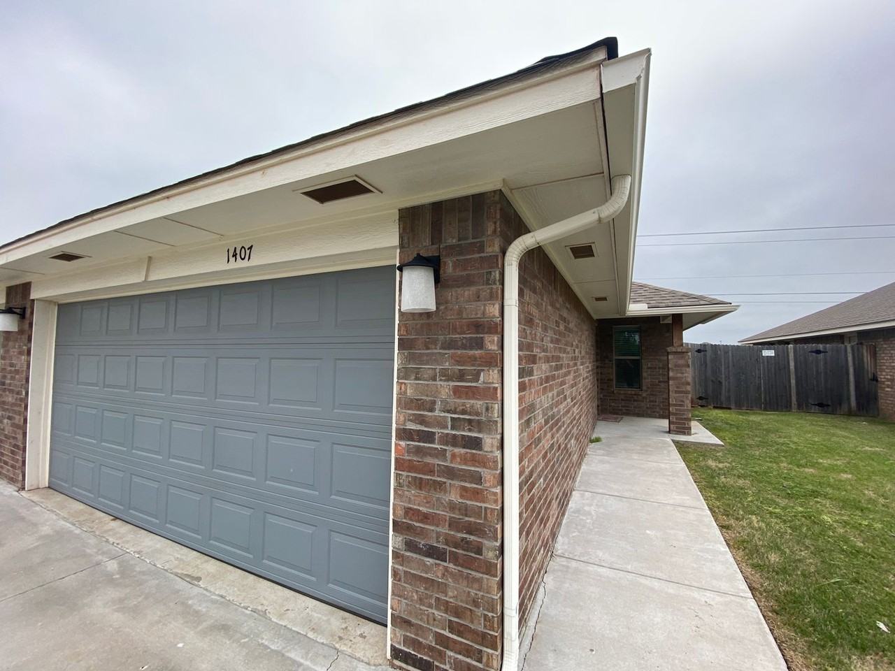 1407 Macalpine St - Photo 3 of 19