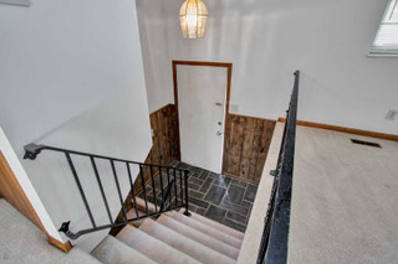 504 Harrow Rd - Photo 4 of 31