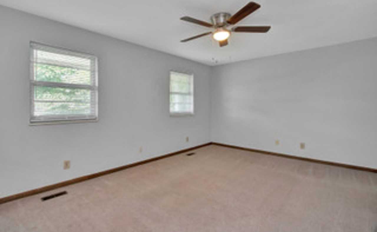 504 Harrow Rd - Photo 6 of 31