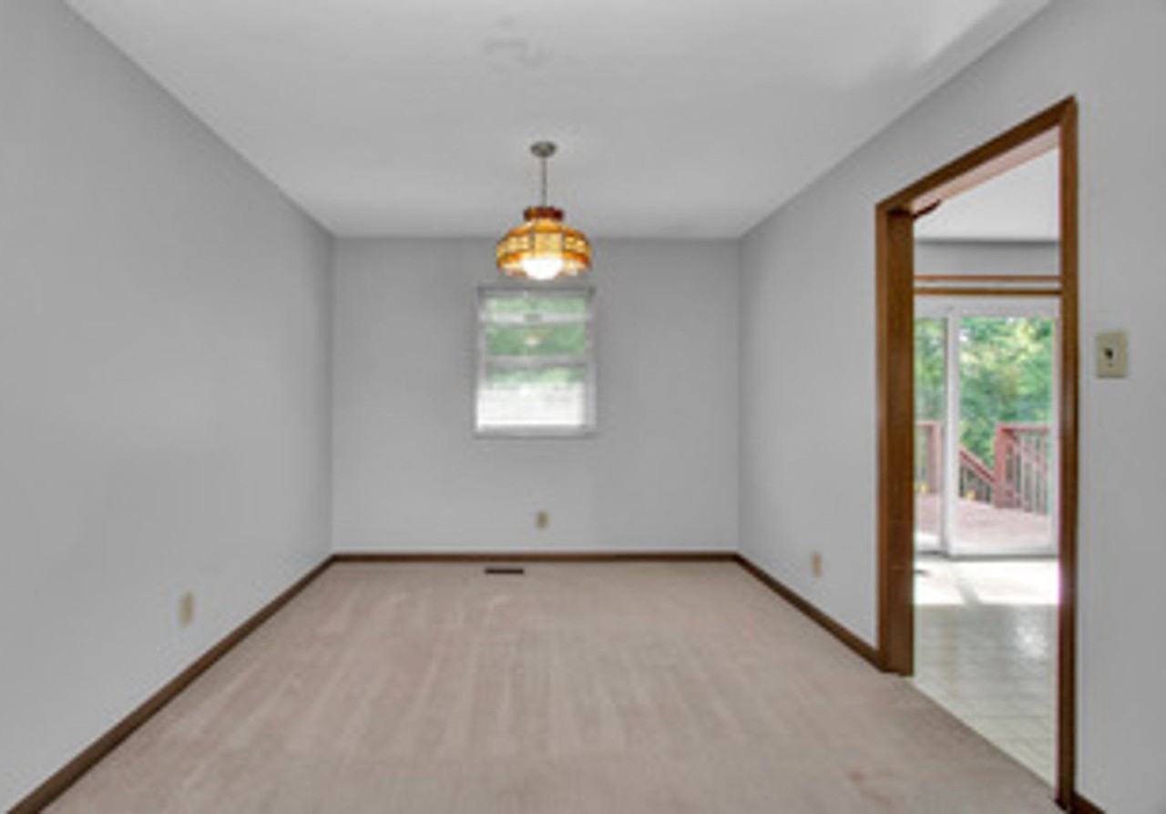 504 Harrow Rd - Photo 7 of 31