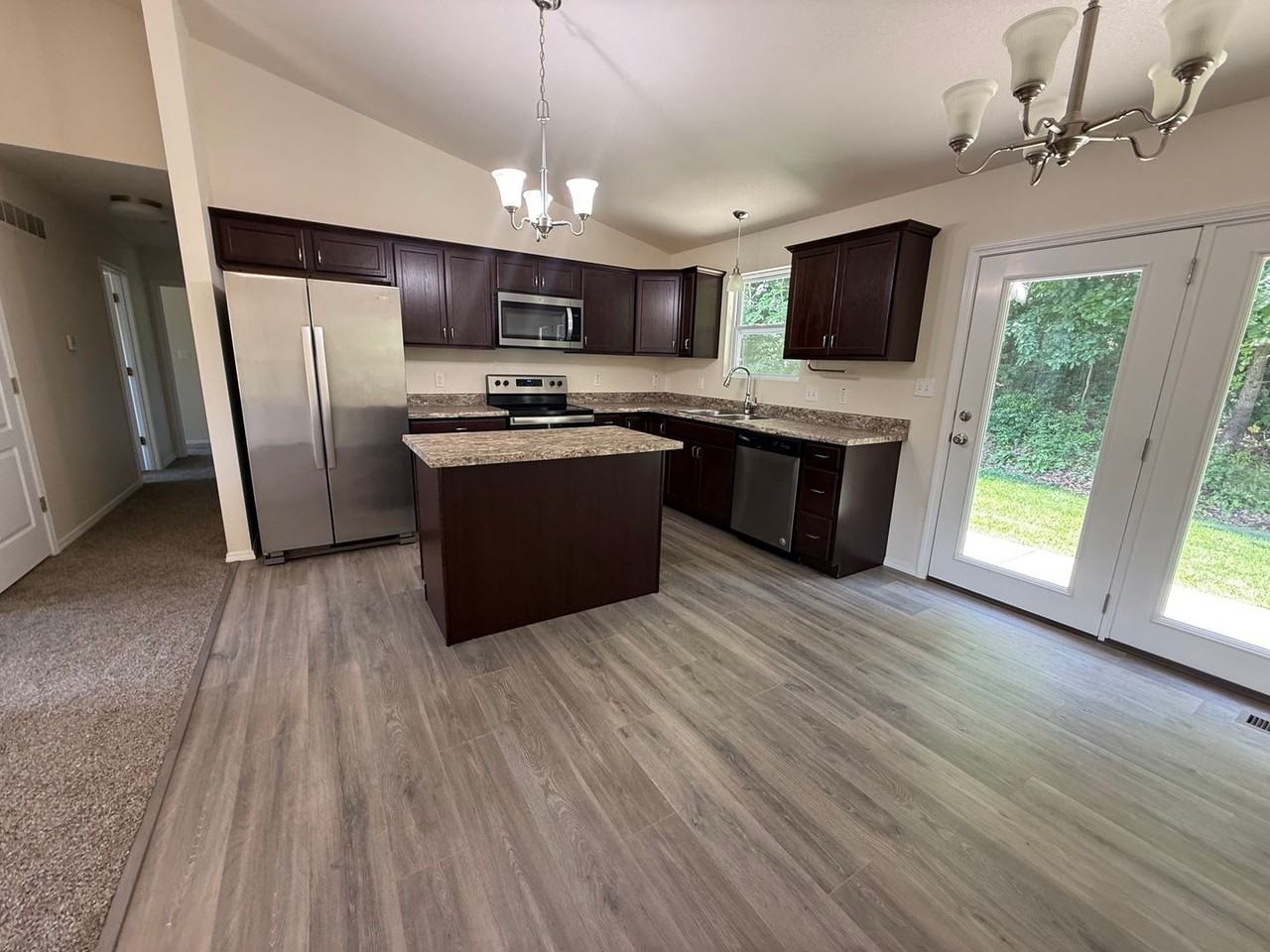 923 Foster Ct - Photo 4 of 18