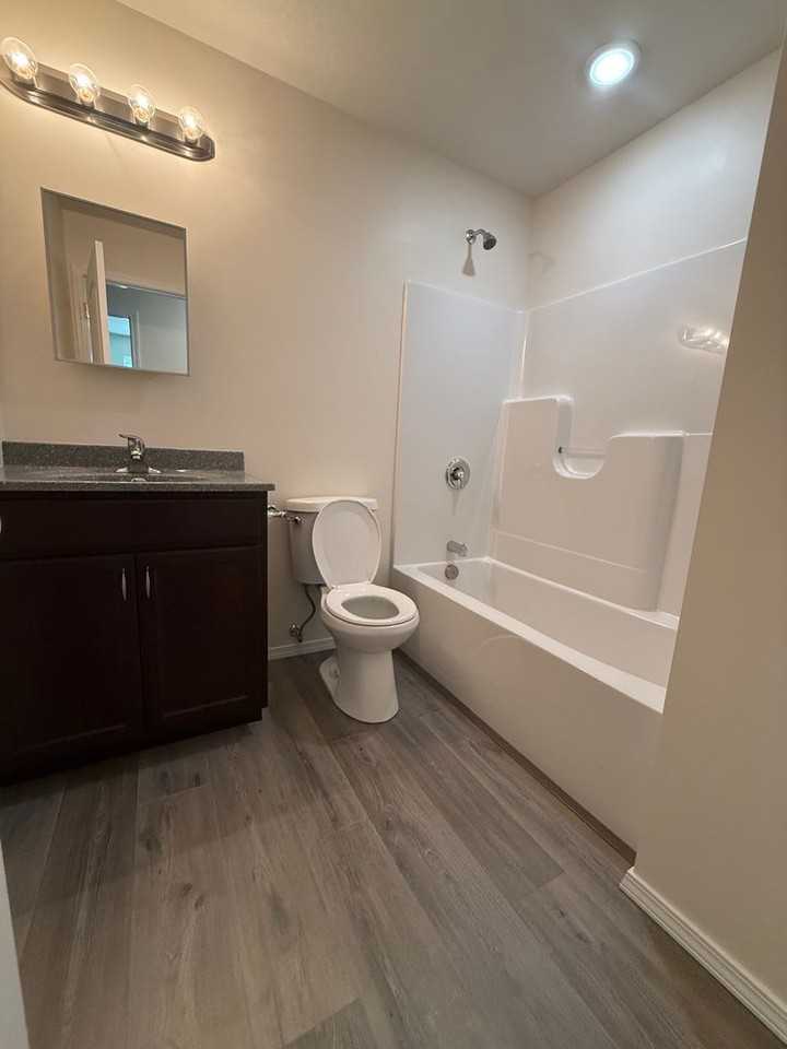 923 Foster Ct - Photo 6 of 18