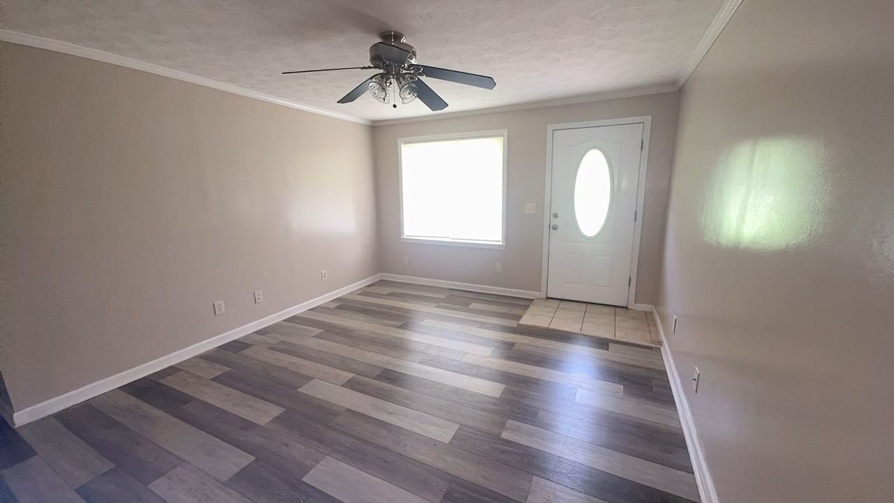 206 Webb Rd - Photo 4 of 10