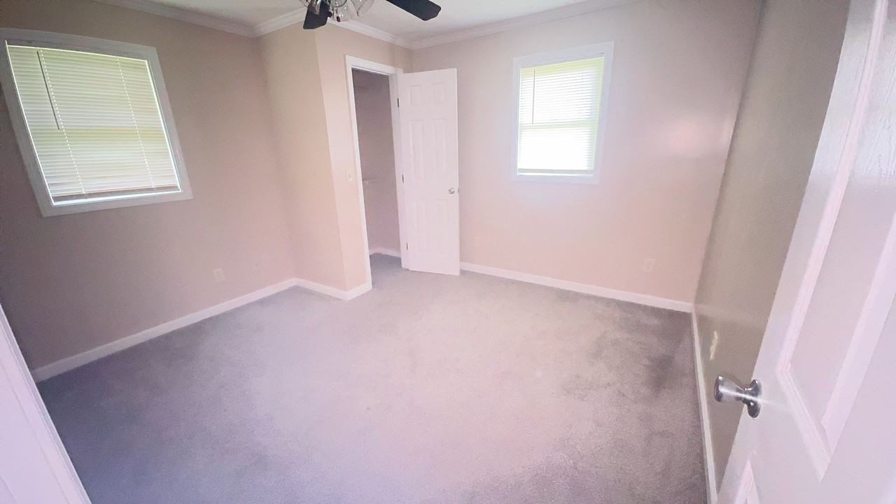 206 Webb Rd - Photo 6 of 10