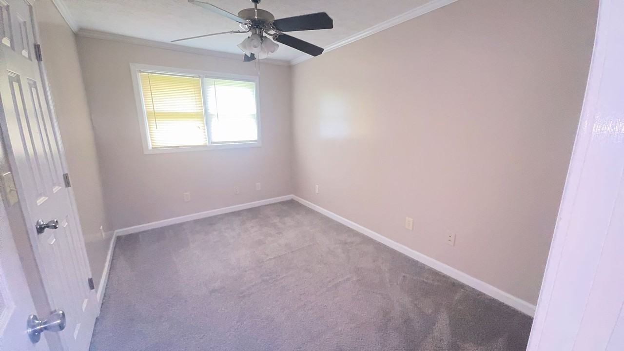 206 Webb Rd - Photo 7 of 10