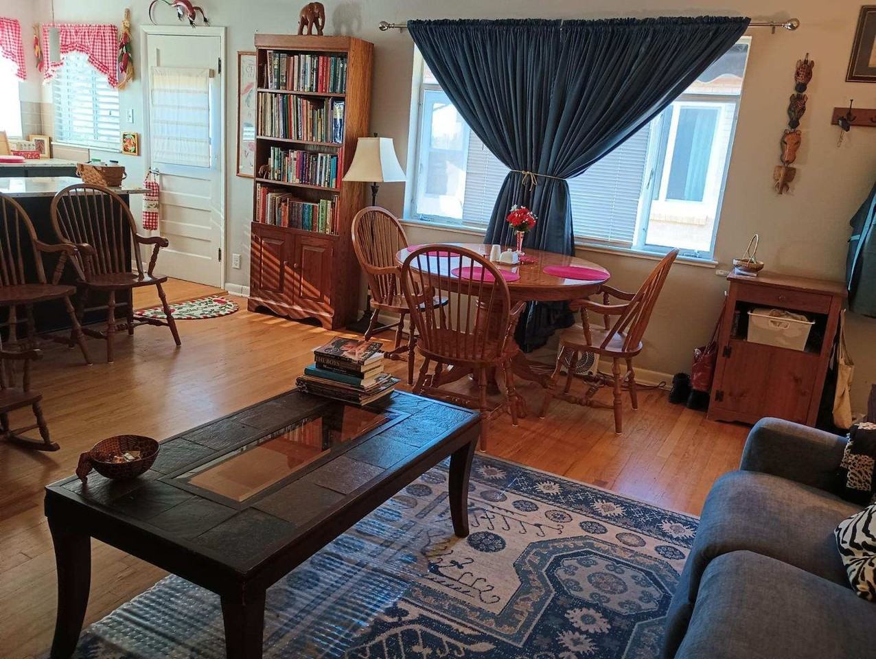 3136 Stuart St - Photo 4 of 17
