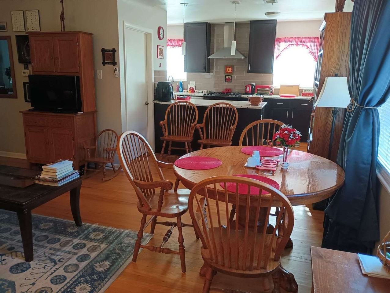3136 Stuart St - Photo 5 of 17