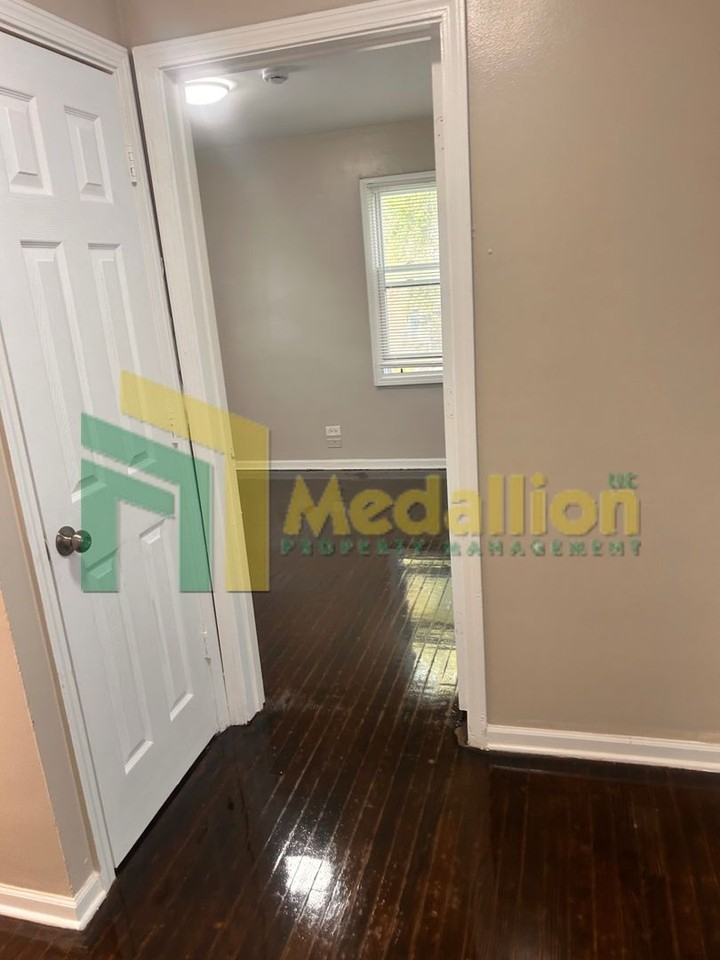 12216 S Morgan St - Photo 5 of 22