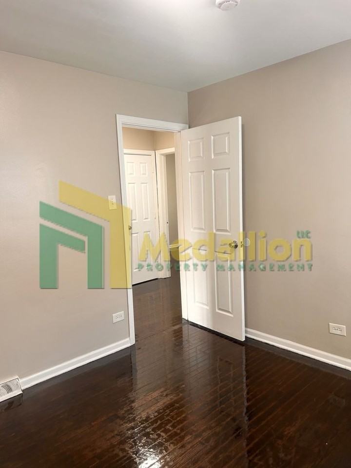12216 S Morgan St - Photo 7 of 22