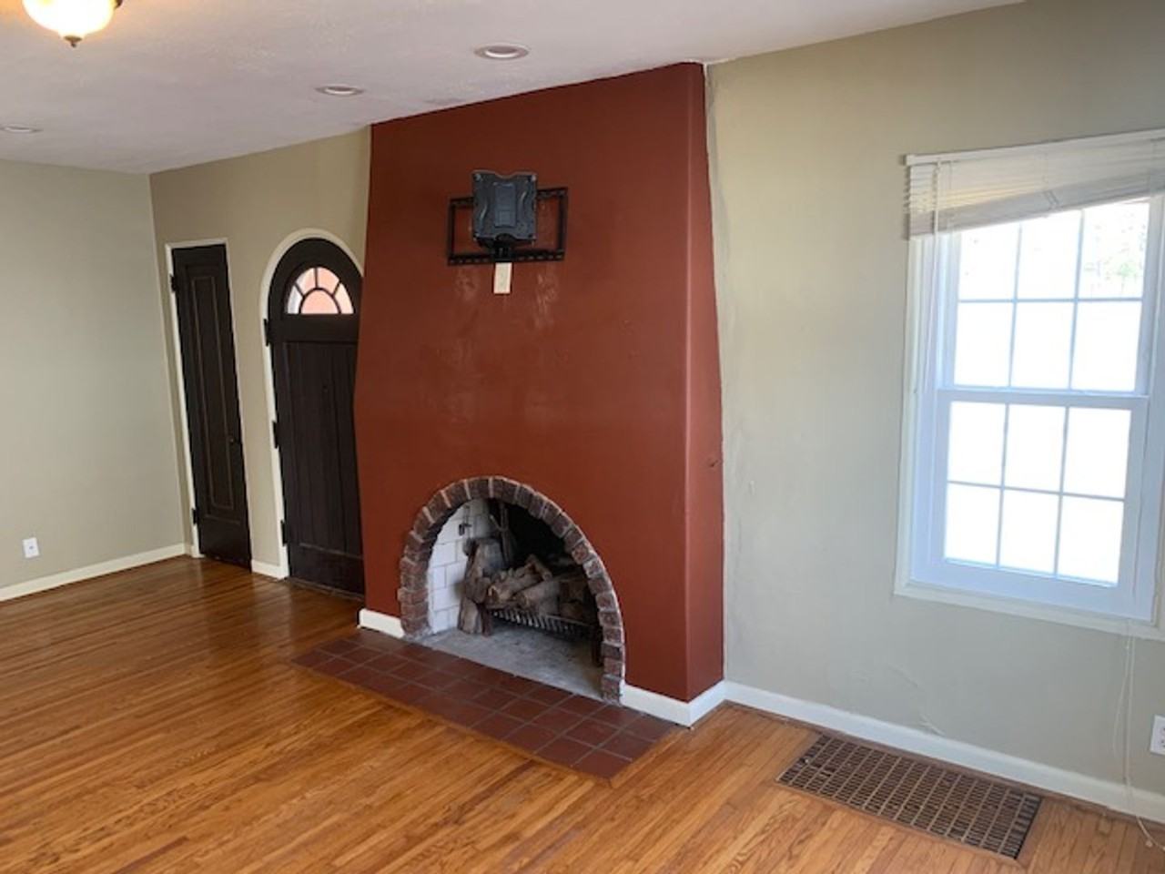 2205 Kossuth St - Photo 4 of 12