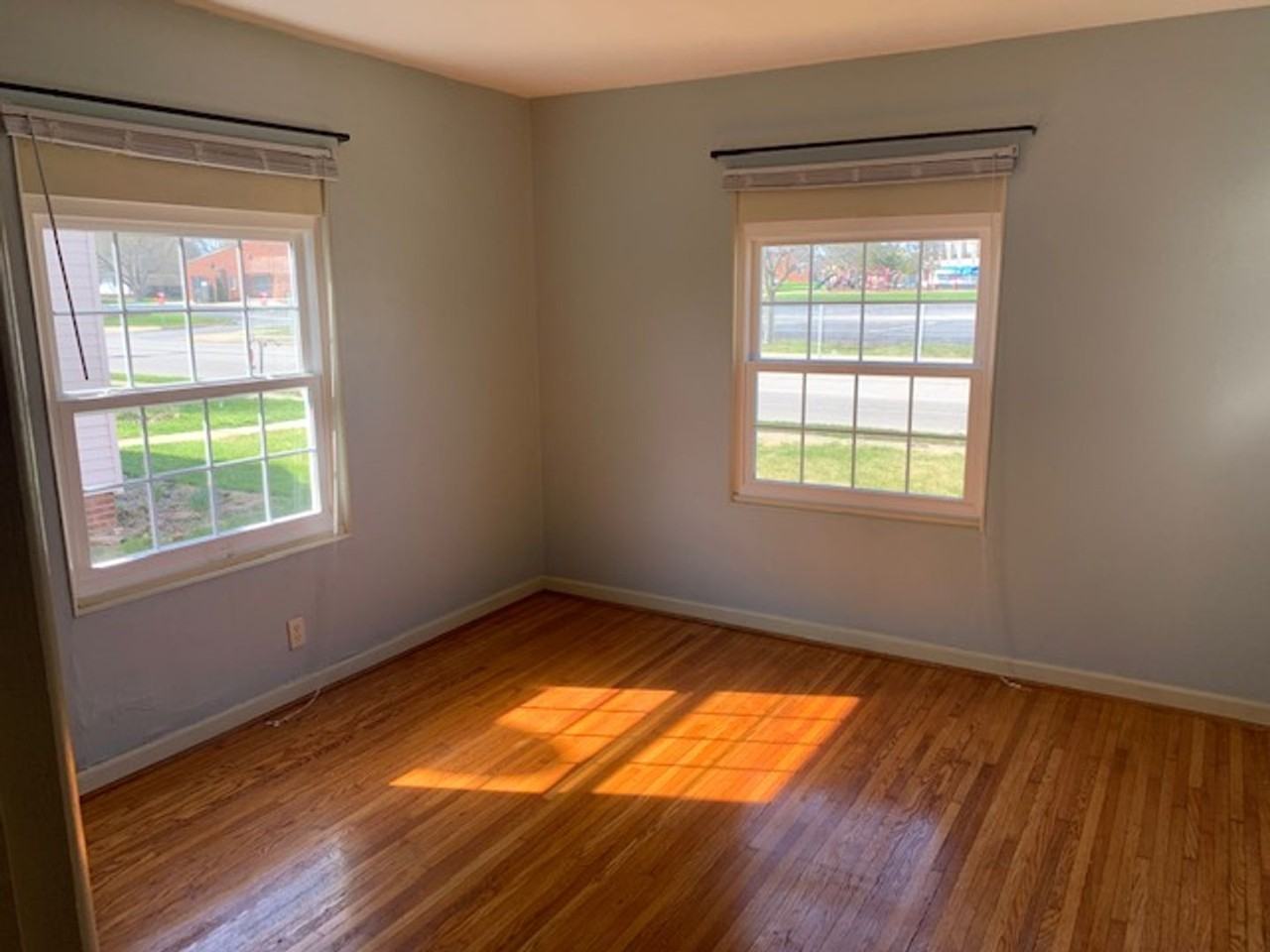 2205 Kossuth St - Photo 5 of 12