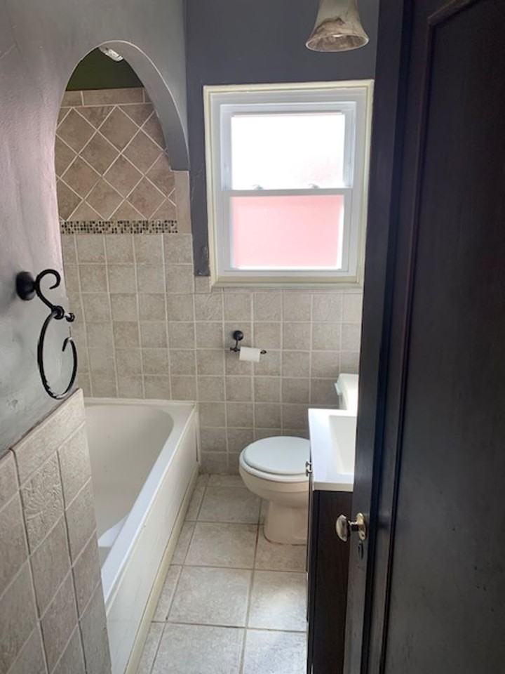 2205 Kossuth St - Photo 7 of 12