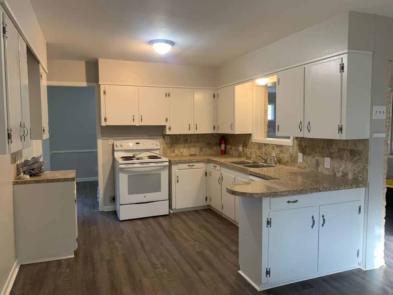 2204 Clinton St - Photo 7 of 16