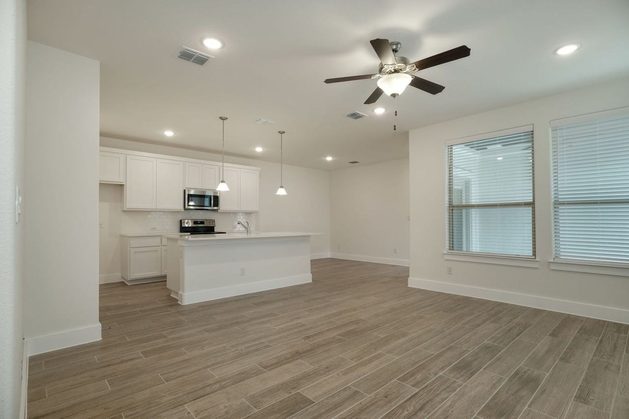 436 Parkline Dr - Photo 3 of 13